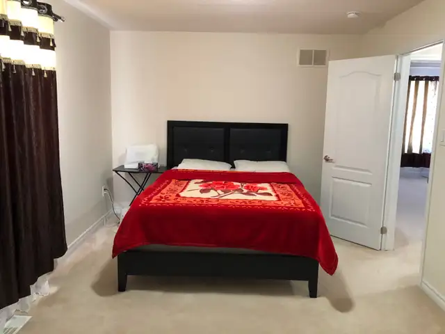 2 Rooms available in a detached house