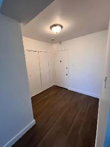 IMMEDIATELY AVAILABLE 4 1/2 apartment metro SNOWDON - Photo 2