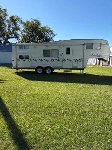 2004 Travelaire/Rustler 5th Wheel Trailer