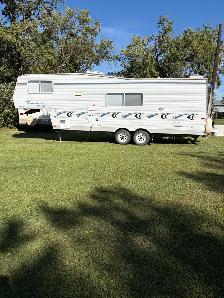 2004 Travelaire/Rustler 5th Wheel Trailer - Photo 2