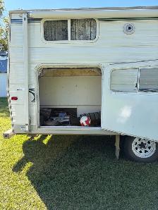 2004 Travelaire/Rustler 5th Wheel Trailer - Photo 3