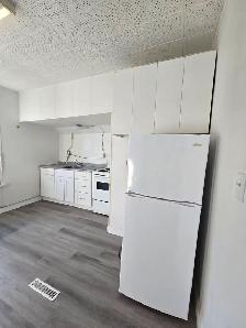 1 bedroom apartment on Elgin Ave - Photo 2