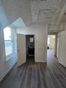 1 bedroom apartment on Elgin Ave - Photo 5