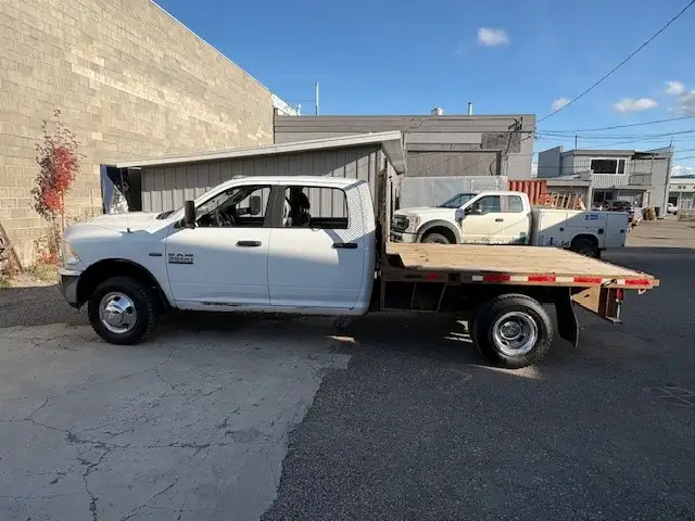 2014 RAM 3500 Crewcab Dually Flatdeck 4x4