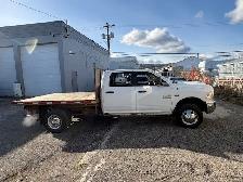 2014 RAM 3500 Crewcab Dually Flatdeck 4x4 - Photo 2