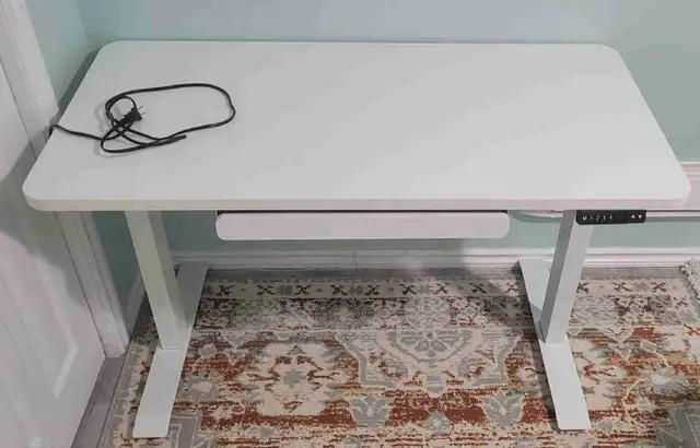 White Electric Standing Desk – Excellent Condition – $250 CAD