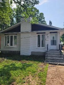3-Bedroom House for Rent in St. Vital, $2,300/Month, All Utility - Photo 2