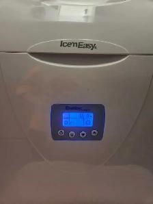 XL ICE MAKER MAKES 3 SIZES/33 POUNDS A DAY - Photo 7