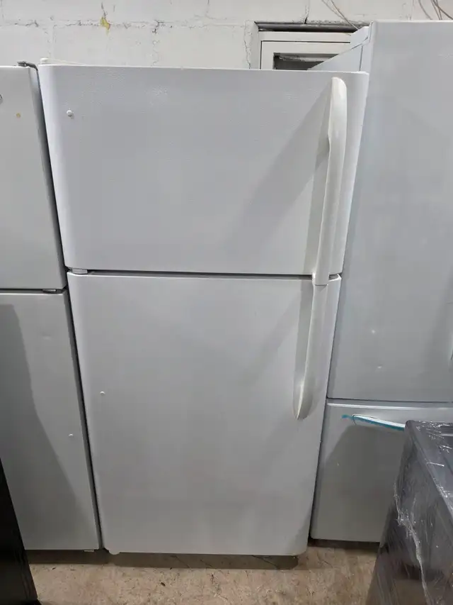 Frigidaire 30' White Top Freezer Bottom Fridge Refrigerator