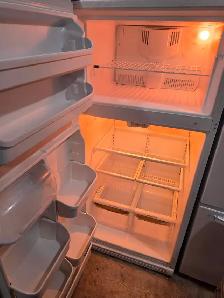 Frigidaire 30' White Top Freezer Bottom Fridge Refrigerator - Photo 2