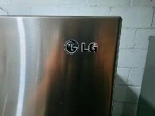 LG 30' Stainless Steel French Door Fridge Bottom Sliding Freezer - Photo 2