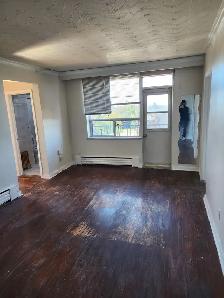 Large 3 bdrm, utilities parking incl, Nov 1st, Keele and Wilson - Photo 3