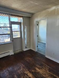 Large 3 bdrm, utilities parking incl, Nov 1st, Keele and Wilson - Photo 4