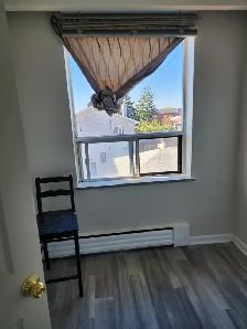 Large 3 bdrm, utilities parking incl, Nov 1st, Keele and Wilson - Photo 5