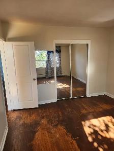 Large 3 bdrm, utilities parking incl, Nov 1st, Keele and Wilson - Photo 8