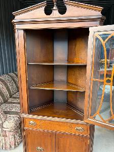 Beautiful Corner Cabinet by Krug - Photo 6