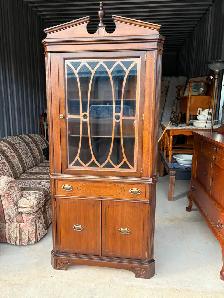 Beautiful Corner Cabinet by Krug - Photo 10