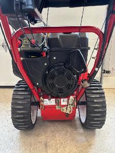 26" Troy-bilt 3 stage snowblower - Photo 6