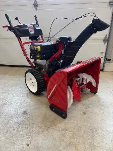 26" Troy-bilt 3 stage snowblower - Photo 7