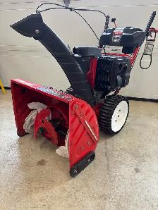 26" Troy-bilt 3 stage snowblower - Photo 8