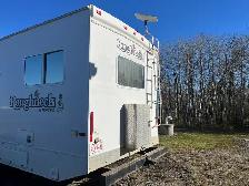 2012 Triple E Roughneck – 30' Office & Accommodation Trailer - Photo 2