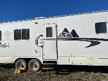 2012 Triple E Roughneck – 30' Office & Accommodation Trailer - Photo 4