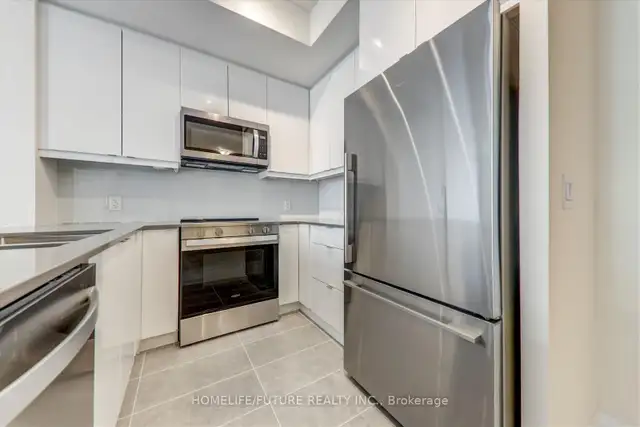 1 Den/Parking/Locker Condo for Rent in Scarborough New Building