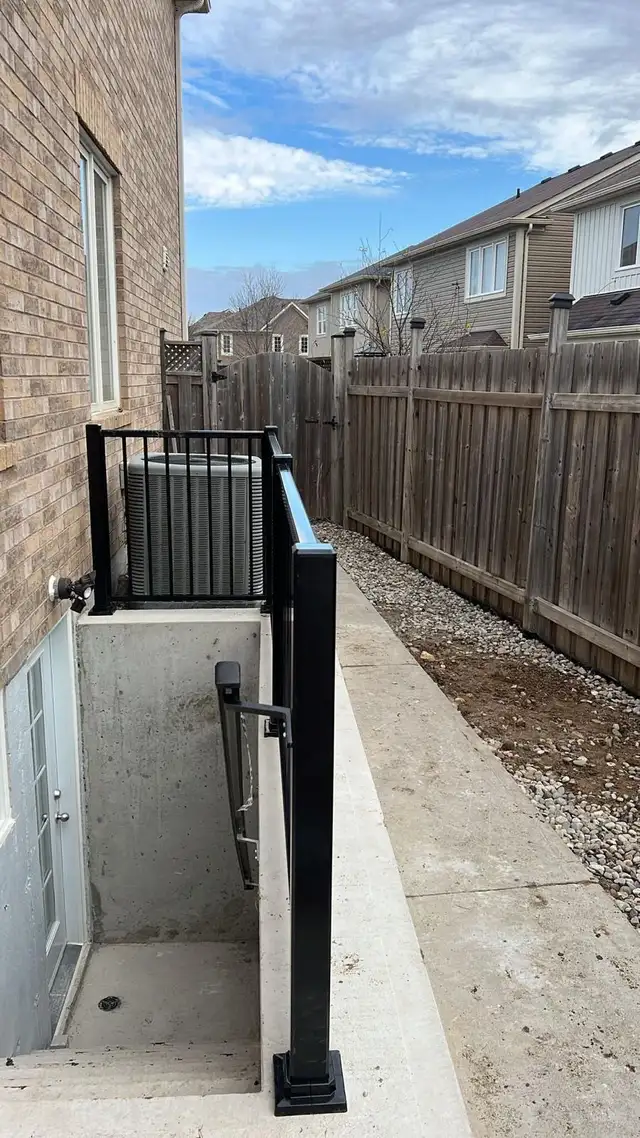 2 Bedroom Basement Aprt 1.5, Bathroom