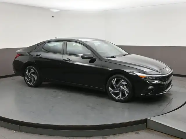 2025 Hyundai Elantra Preferred Tech Sunroof, Bluelink, Apple/And