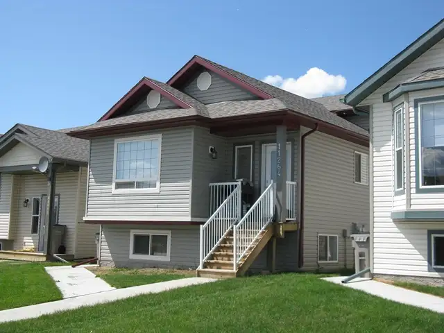 #0203 -  3 Bedroom Upper Level in Westpointe Dec 1st $1700