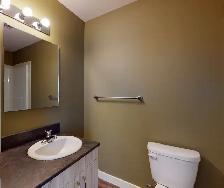 #6147 - 2 Bed/ 1 bath Townhouse for Rent $1400 water included! - Photo 11