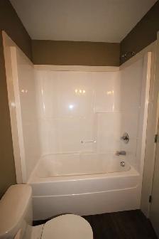 #6147 - 2 Bed/ 1 bath Townhouse for Rent $1400 water included! - Photo 12