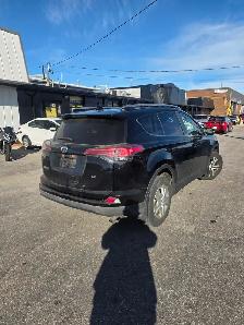 2017 Toyota RAV4 LE - Photo 4