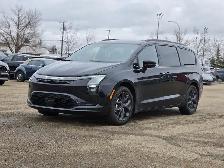 2027 Chrysler Pacifica Limited - Photo 2
