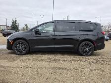 2027 Chrysler Pacifica Limited - Photo 3