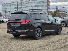 2027 Chrysler Pacifica Limited - Photo 7
