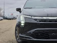 2027 Chrysler Pacifica Limited - Photo 11