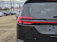 2027 Chrysler Pacifica Limited - Photo 13