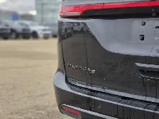 2027 Chrysler Pacifica Limited - Photo 16