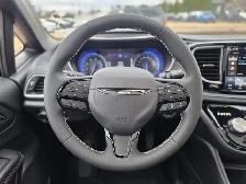2027 Chrysler Pacifica Limited - Photo 25
