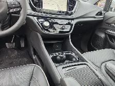 2027 Chrysler Pacifica Limited - Photo 36