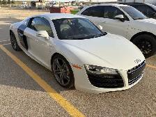 2010 Audi R8 5.2L | Low Mileage | Gated Manual | Highway - Photo 2