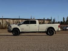 2022 Ram 3500 Laramie Sport 6.7L Cummins | Heated & Cooled Seats - Photo 5