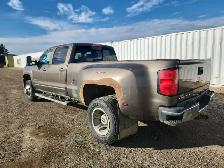 2015 Chevrolet Silverado 3500HD - Photo 3