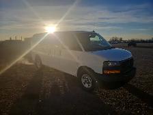 2020 GMC Savana - Photo 2