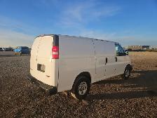 2020 GMC Savana - Photo 4