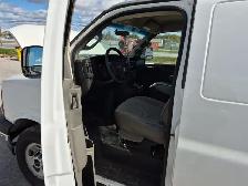 2017 GMC Savana - Photo 10
