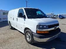 2017 Chevrolet Express - Photo 3
