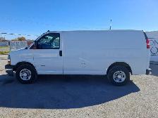 2017 Chevrolet Express - Photo 8