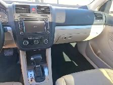 2010 Volkswagen Jetta - Photo 12
